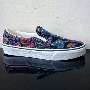 Vans Men's Classic Slip-On Trippy Drip Skull/Frog Canvas Sneaker in Black Multi